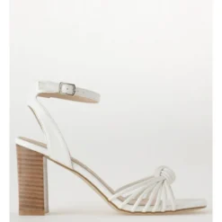 Flash Sale 🧨 Piper Nessa White Sandal 🎁
